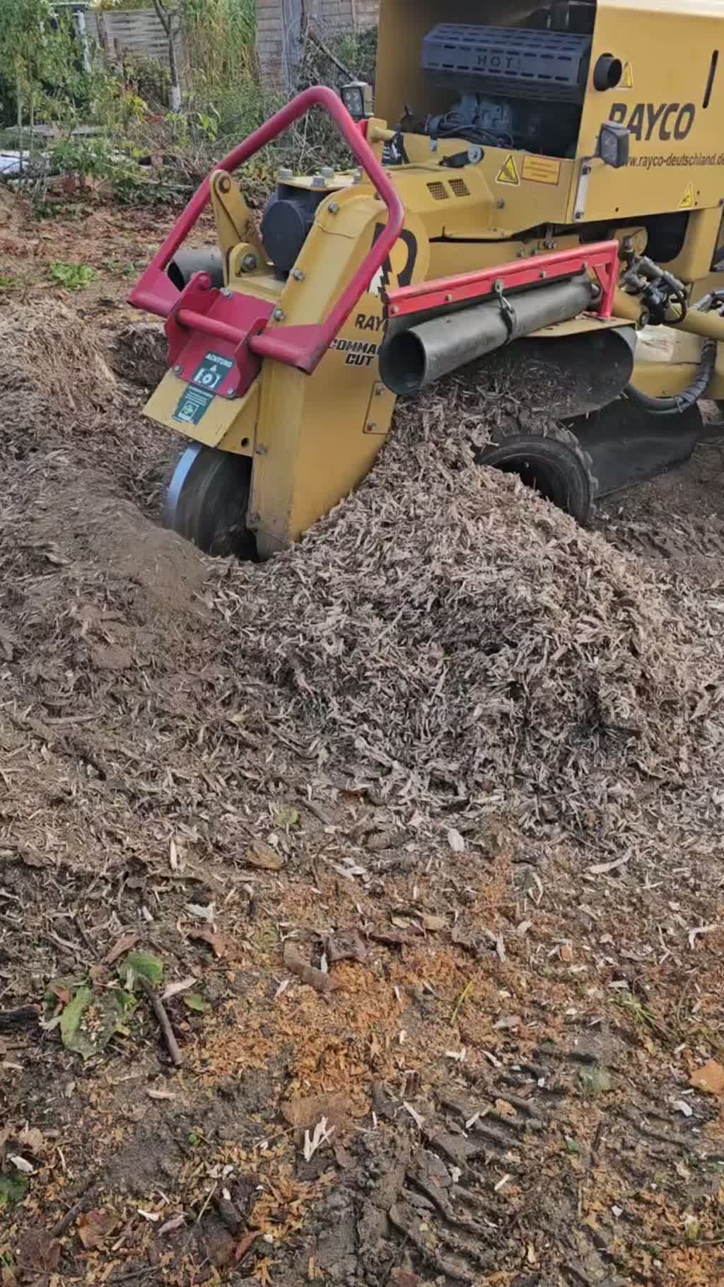 Video: Frästechnik im Einsatz auf einem Grundstück